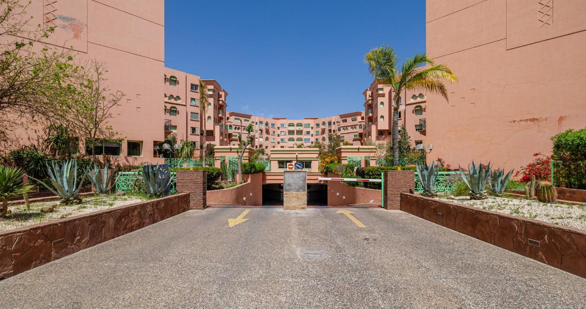 Charming 2-Bed Oasis Pool View Apartment Marrakesh Exterior photo